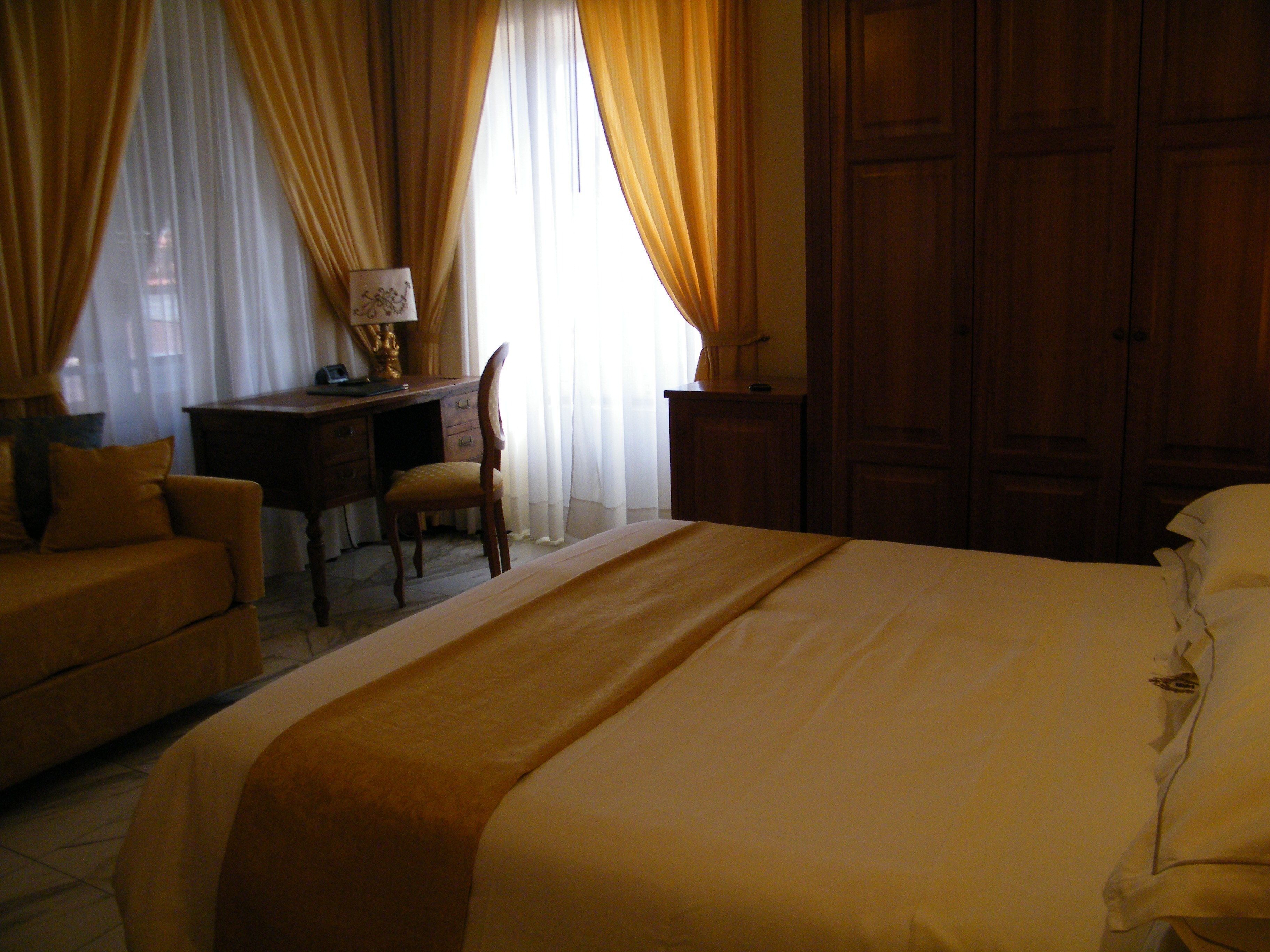 minibar, in-room safe, desk, free wifi