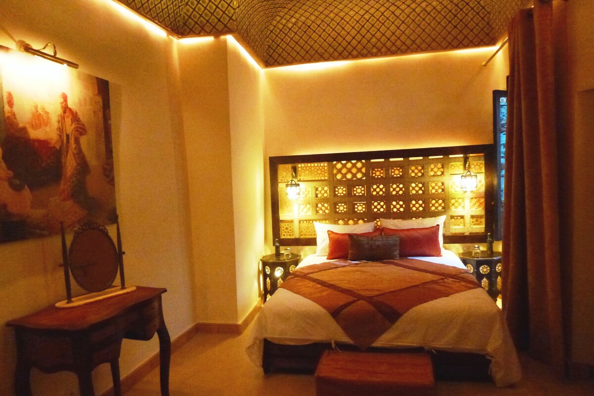 Premium bedding, WiFi (free), bed sheets