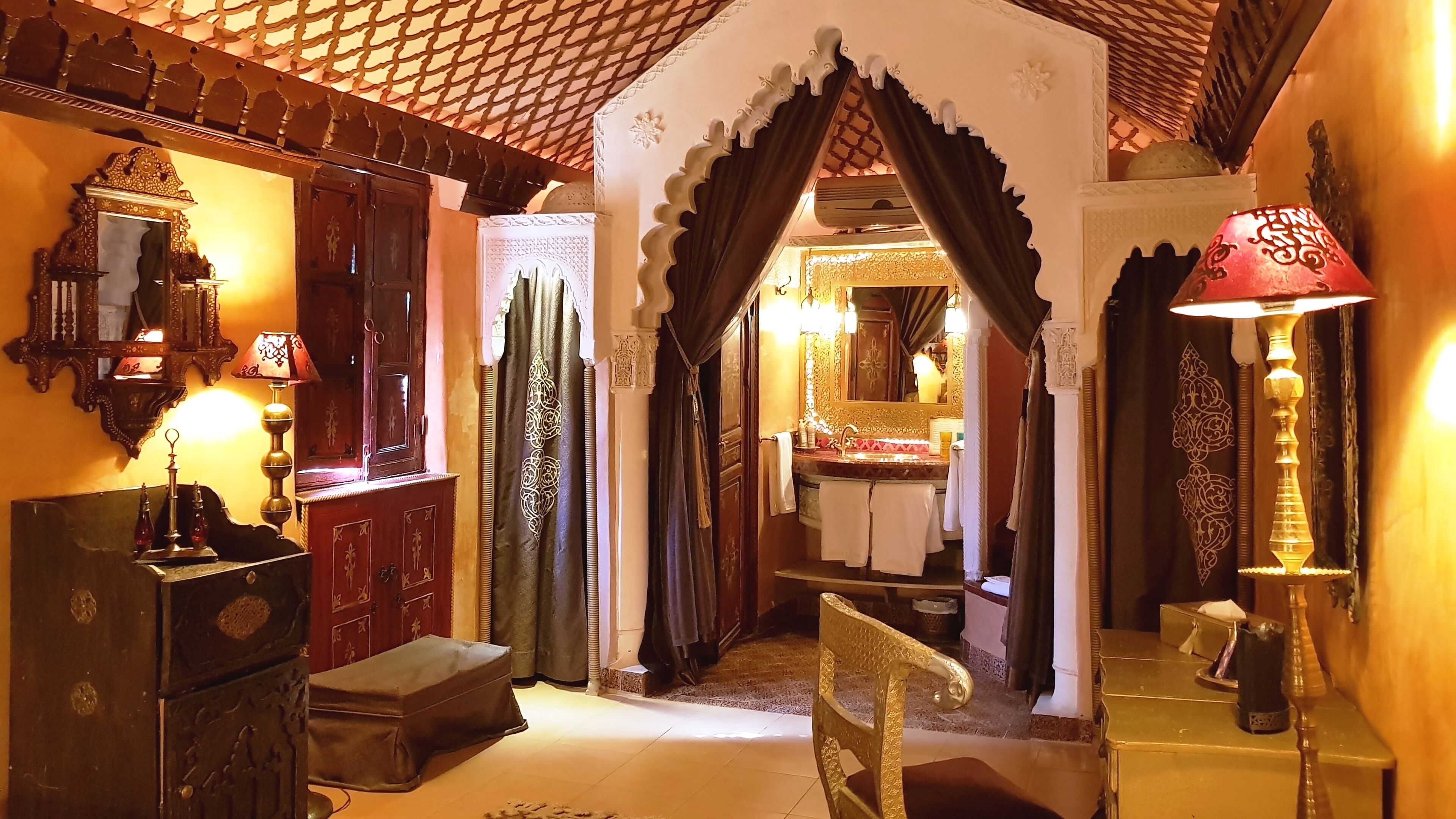 superior double room | bathroom | shower, free toiletries, hair dryer, towels