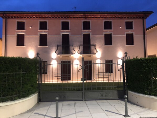 Bagian depan properti