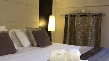 1 Schlafzimmer, hochwertige Bettwaren, Daunenbettdecken, Zimmersafe