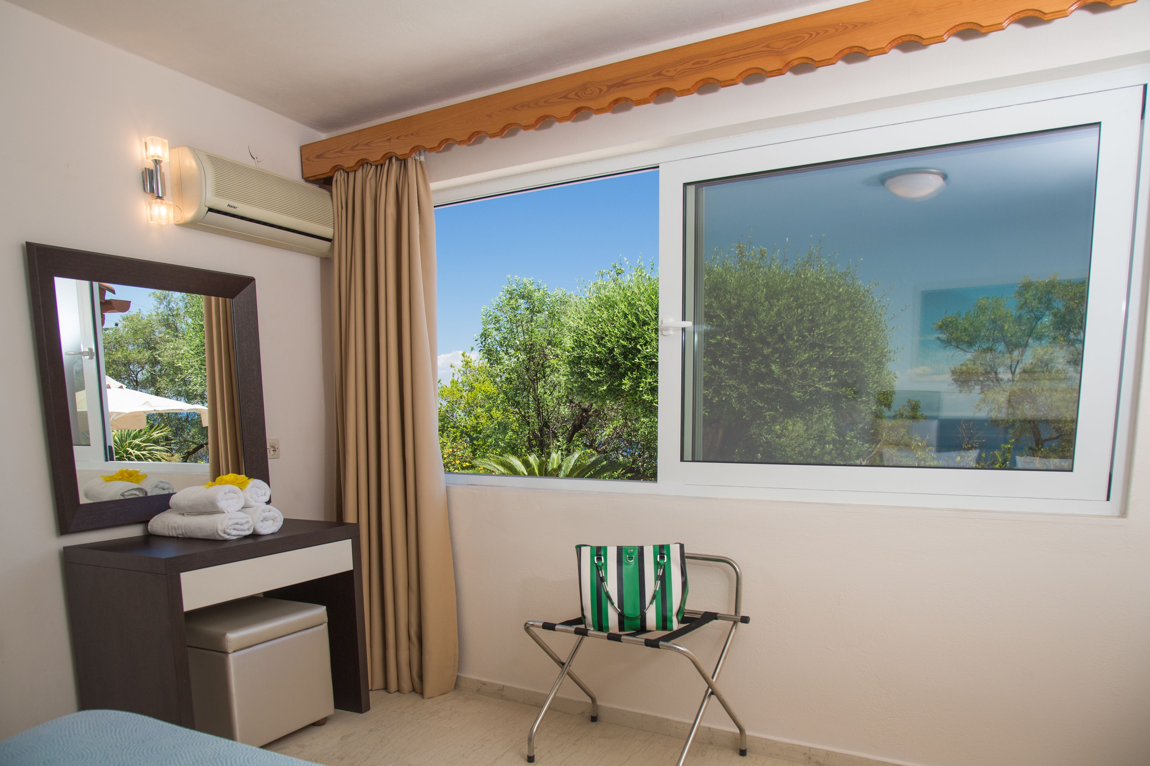 Foto - Brentanos Apartments ~ A ~ View of Paradise