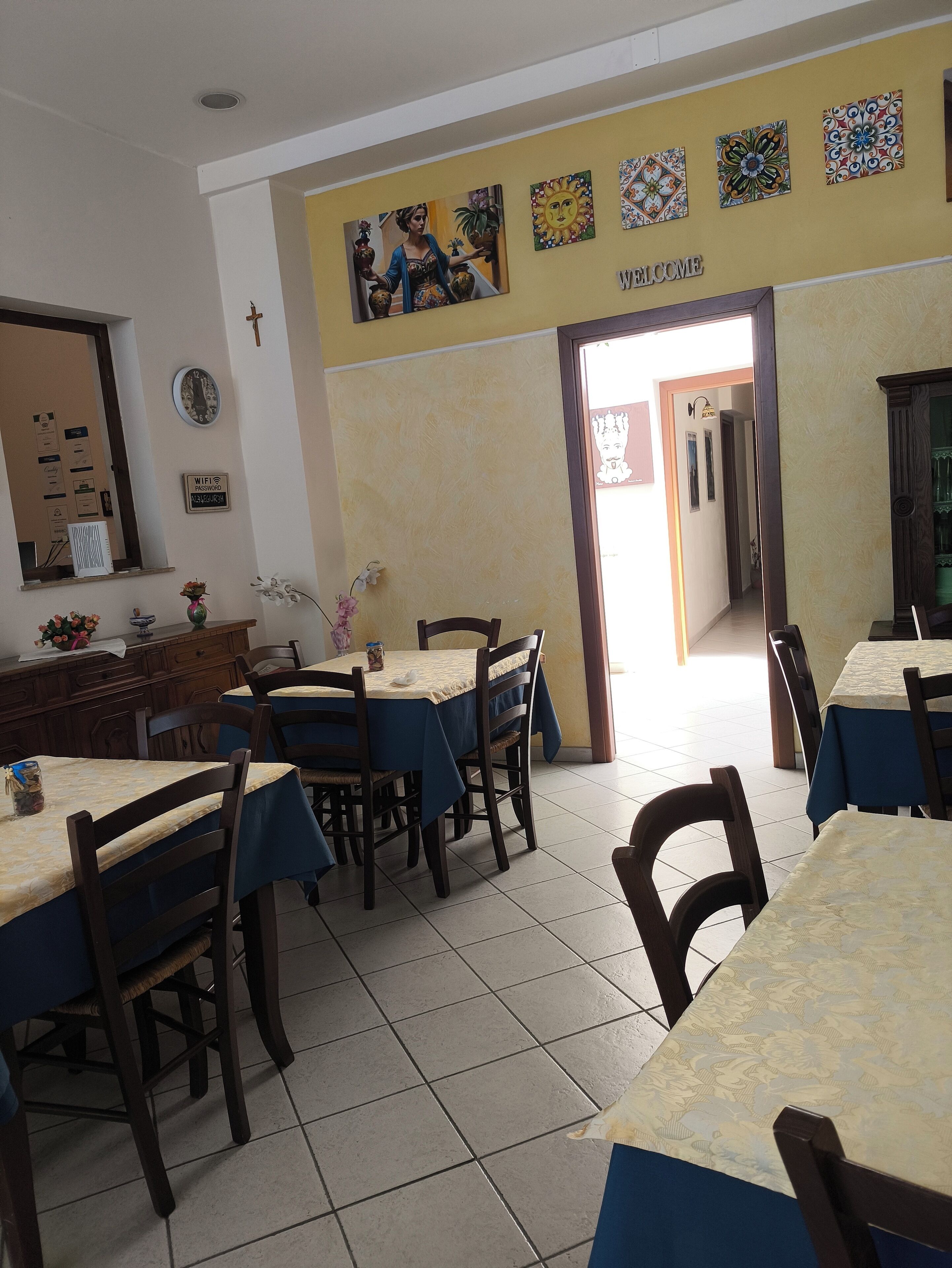 Flachbildfernseher, Netflix, Bücher