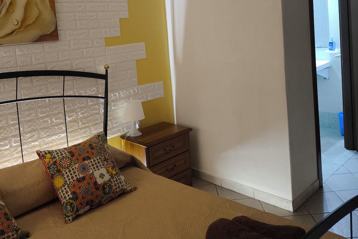 Economy Double Room, 1 Bedroom, Ensuite | 1 bedroom, Frette Italian sheets, premium bedding, down duvets
