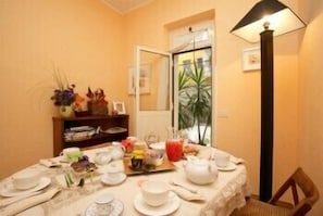 Breakfast area