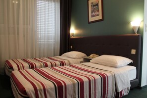 Klassieke kamer, 1 twee- of 2 eenpersoonsbedden | Een minibar, een kluis op de kamer, een bureau, geluiddichte muren