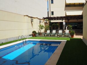 Seasonal outdoor pool - Hotel Ele Puente Romano (Salamanca)