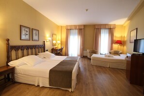 Triple Room - Hotel Ele Puente Romano (Salamanca)