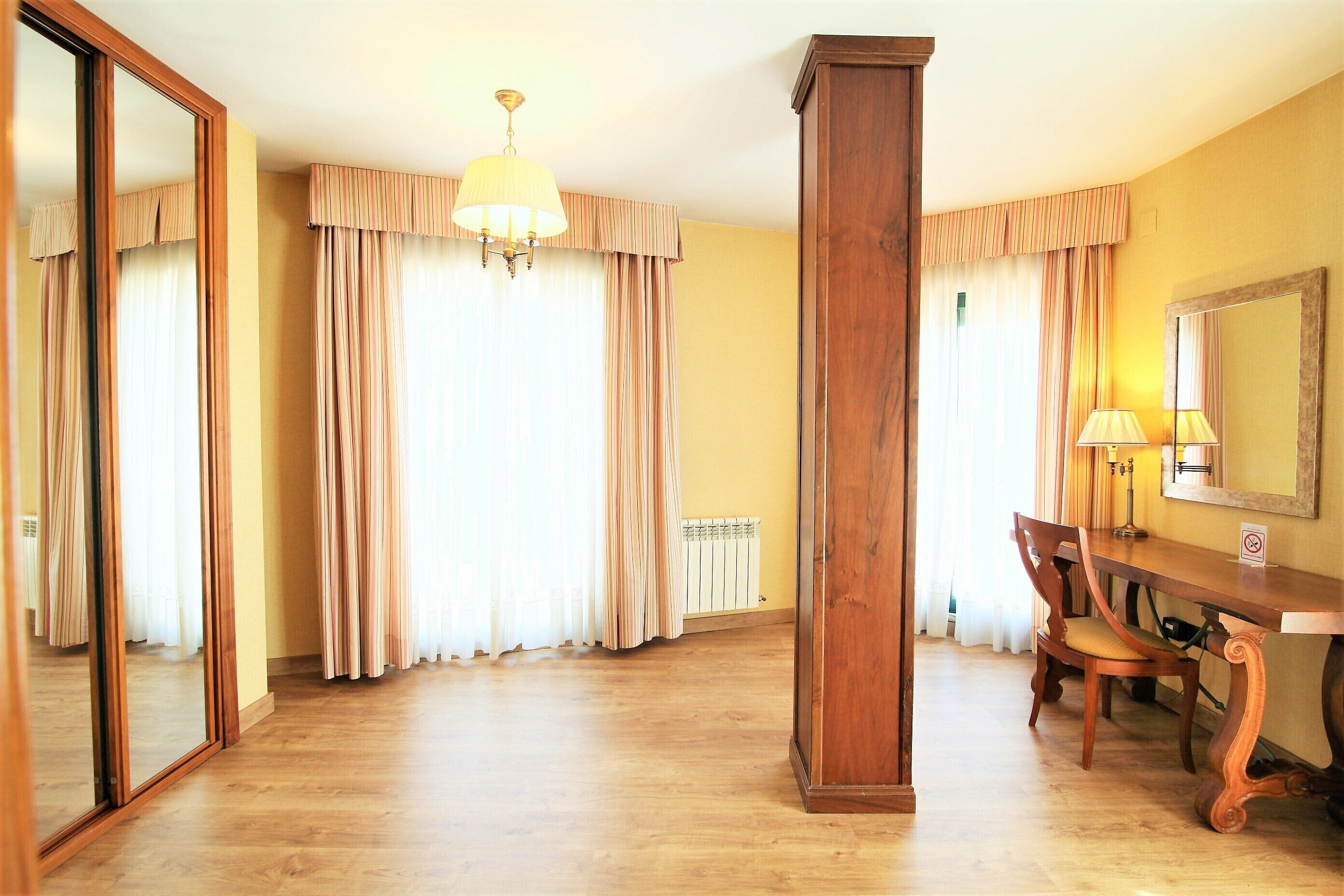 superior room | in-room safe, desk, free wifi, bed sheets