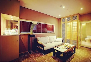 Iron/ironing board (on request), free WiFi - Hilton Garden Inn Chengdu Tianfu Square Center (Chengdu)