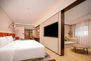 Habitación Deluxe, 1 cama de matrimonio grande con sofá cama | Tabla de planchar con plancha y wifi gratis