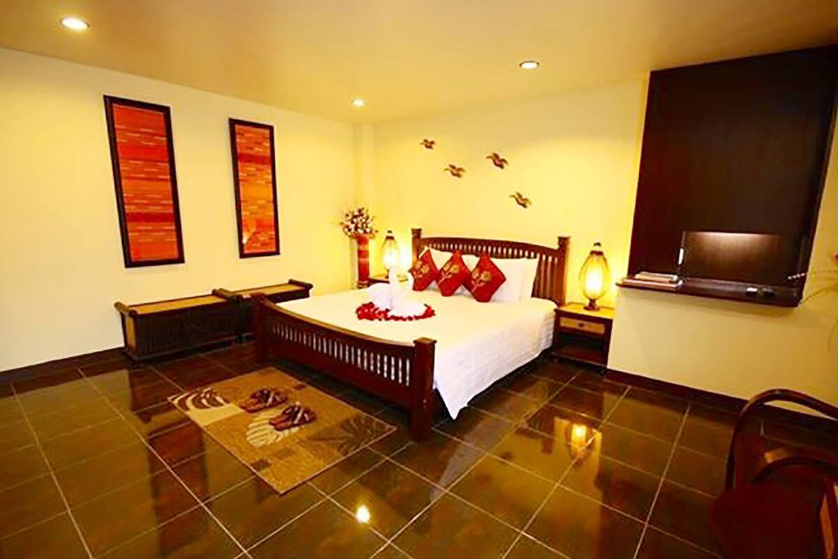 Jasmine Suite with Spa Bath | 1 bedroom, in-room safe, individually decorated, individually furnished