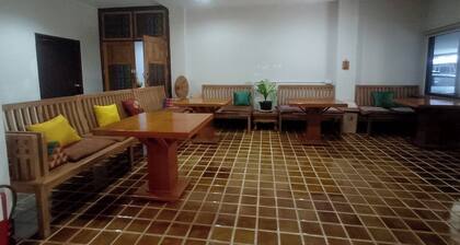CM Night Bazaar Boutique Hotel