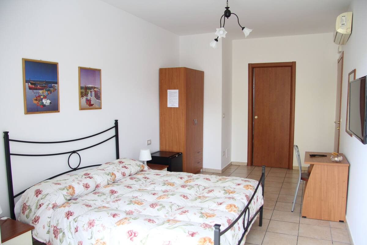In-room safe, desk, soundproofing, free WiFi