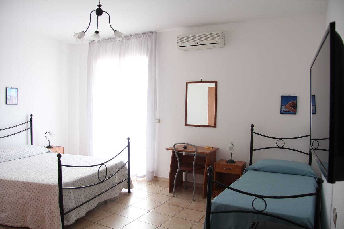In-room safe, desk, soundproofing, free WiFi