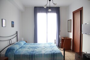 In-room safe, desk, soundproofing, free WiFi