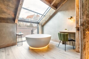 Studio Suite | Hypo-allergenic bedding, in-room safe, individually furnished