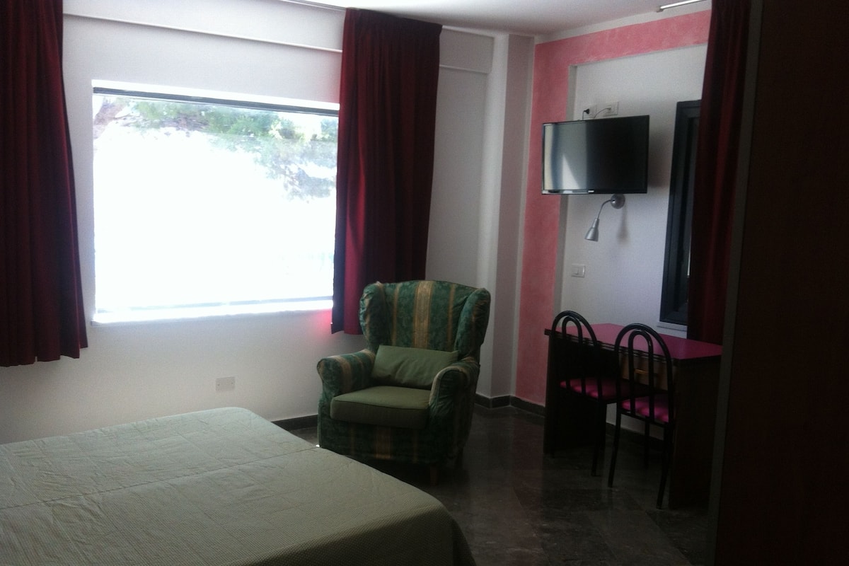 In-room safe, individually furnished, desk, laptop workspace