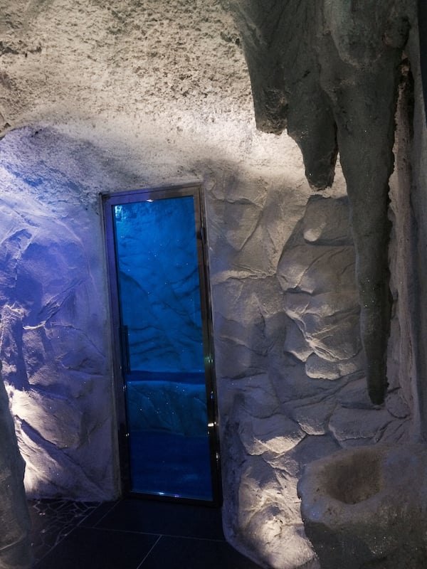 Couples treatment room(s), sauna, hot tub, steam room