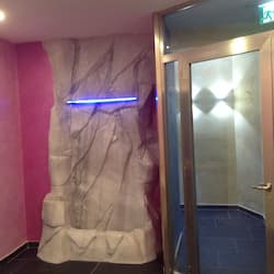 Couples treatment room(s), sauna, hot tub, steam room