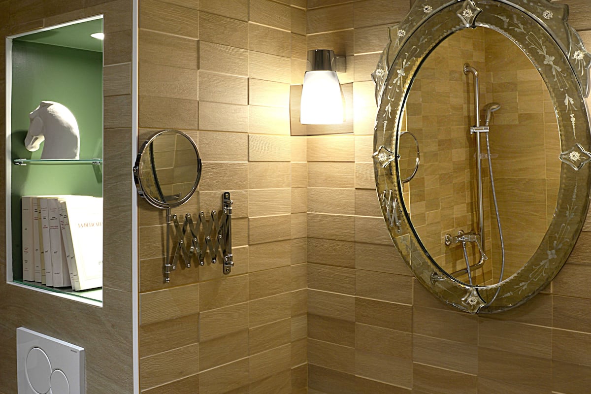 double room (elegance) | bathroom | combined shower/bathtub, free toiletries, hair dryer, slippers