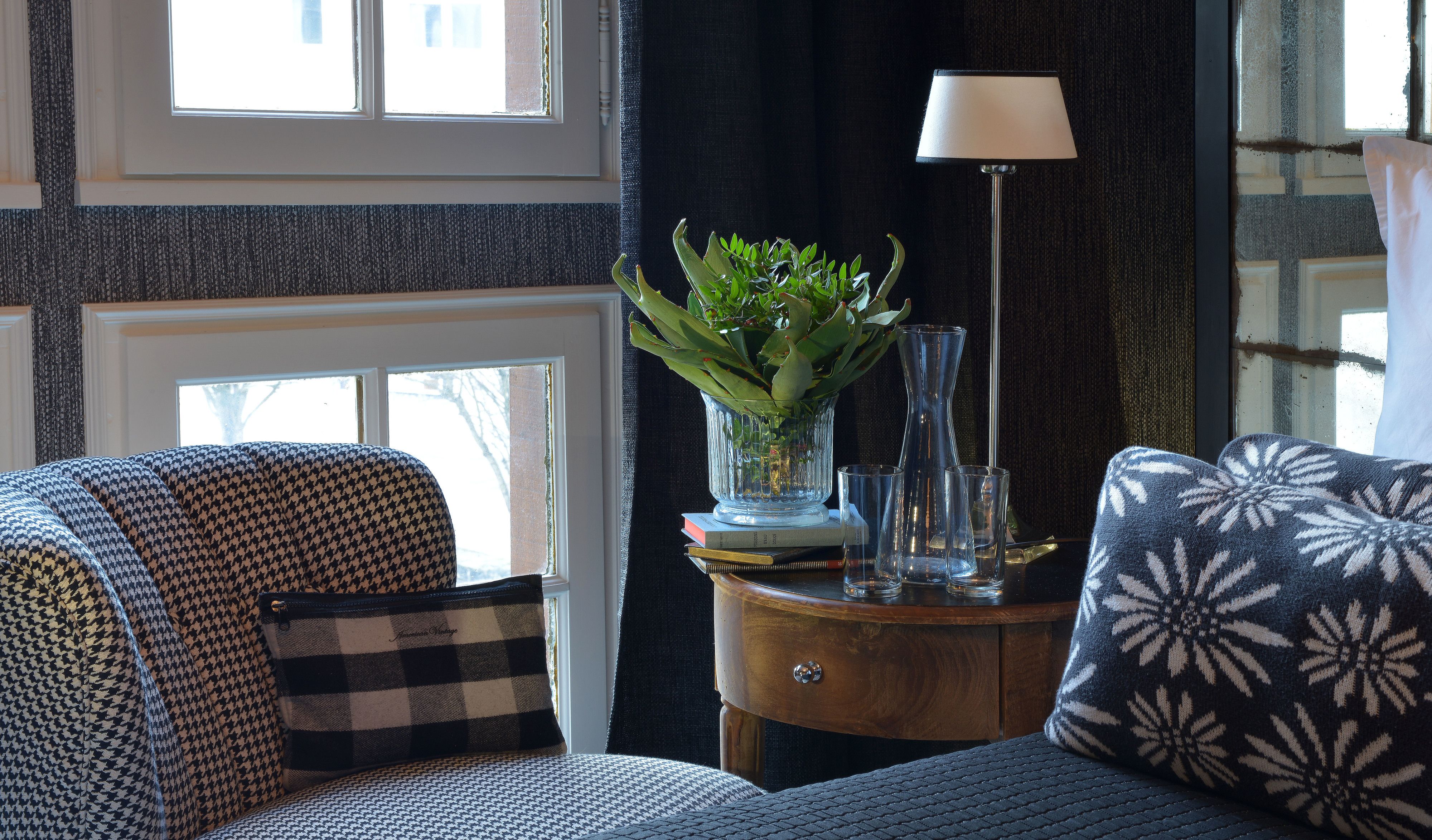 deluxe double room, 1 queen bed | room amenity