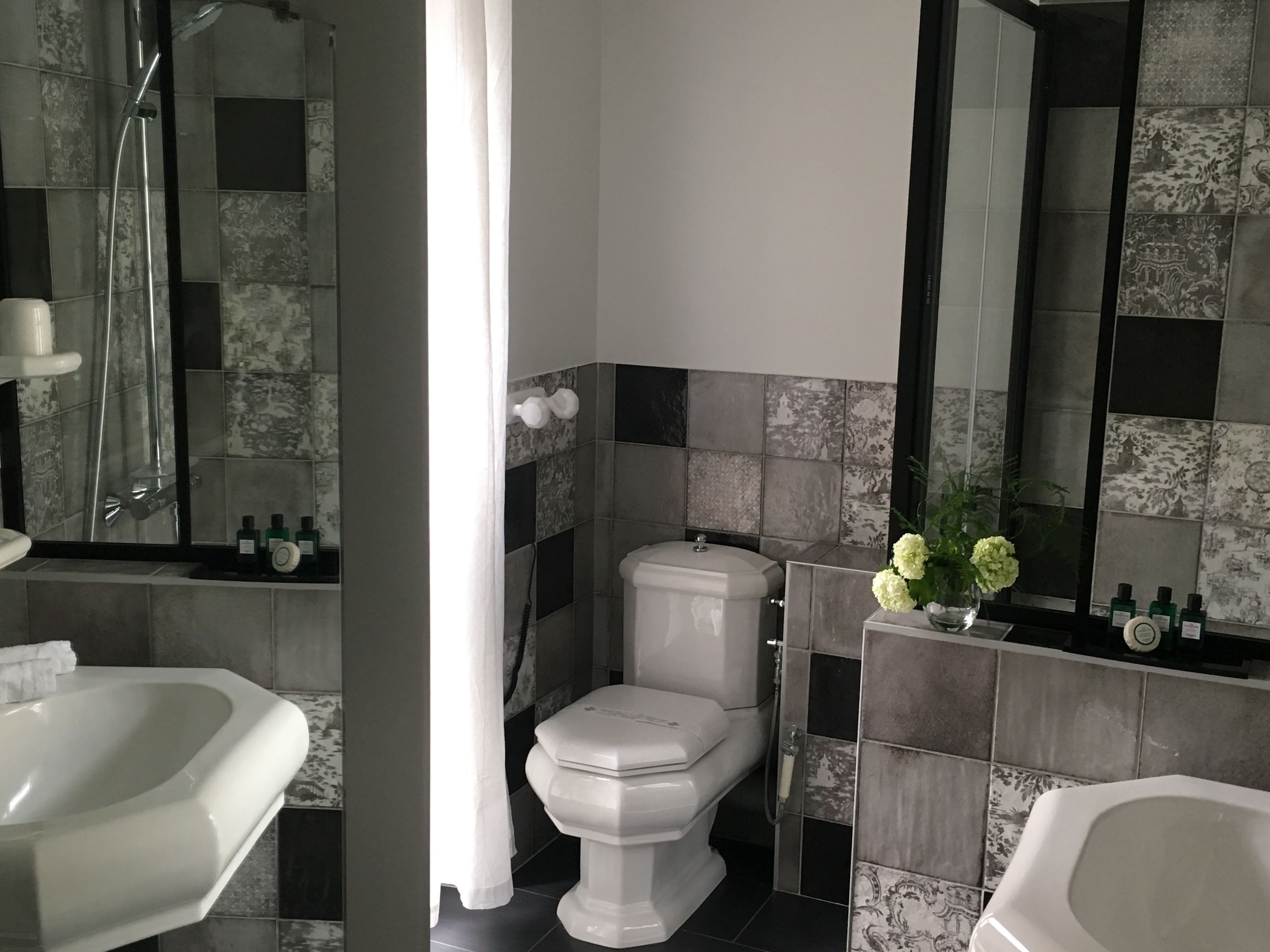 combined shower/bathtub, free toiletries, hair dryer, slippers