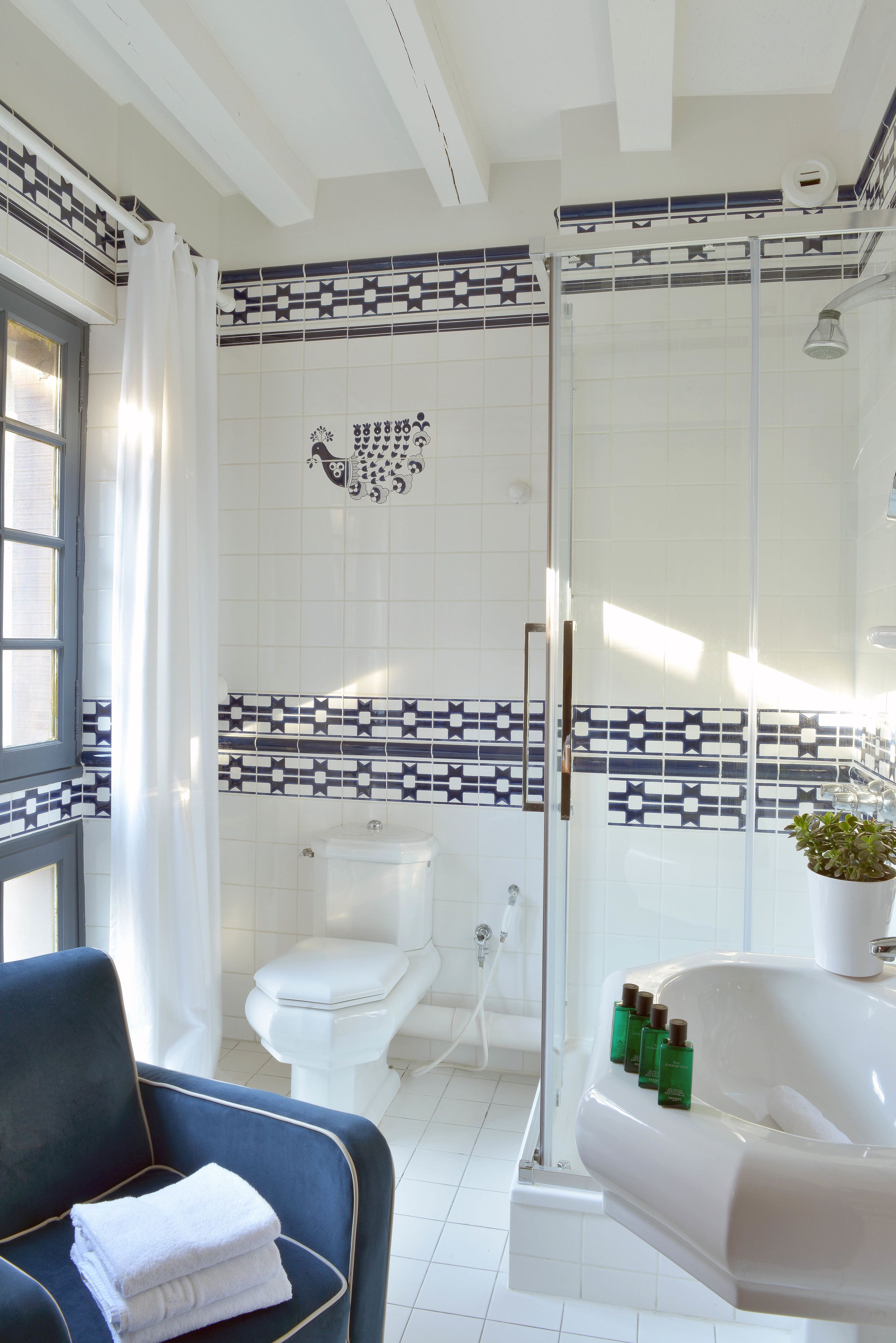 comfort double room, 1 queen bed | bathroom | combined shower/bathtub, free toiletries, hair dryer, slippers