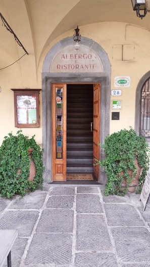 Exterior - Giovanni da Verrazzano (Greve in Chianti)