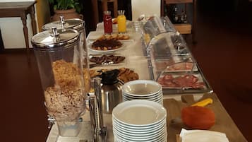 Desayuno bufé gratuito y diario
