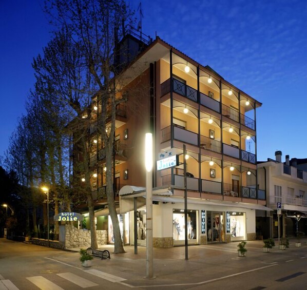 Front of property - evening/night - Jolie (Riccione)