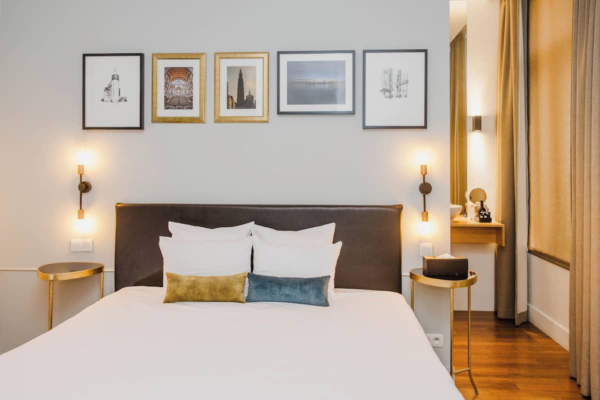 executive double room | 1 bedroom, premium bedding, in-room safe, desk