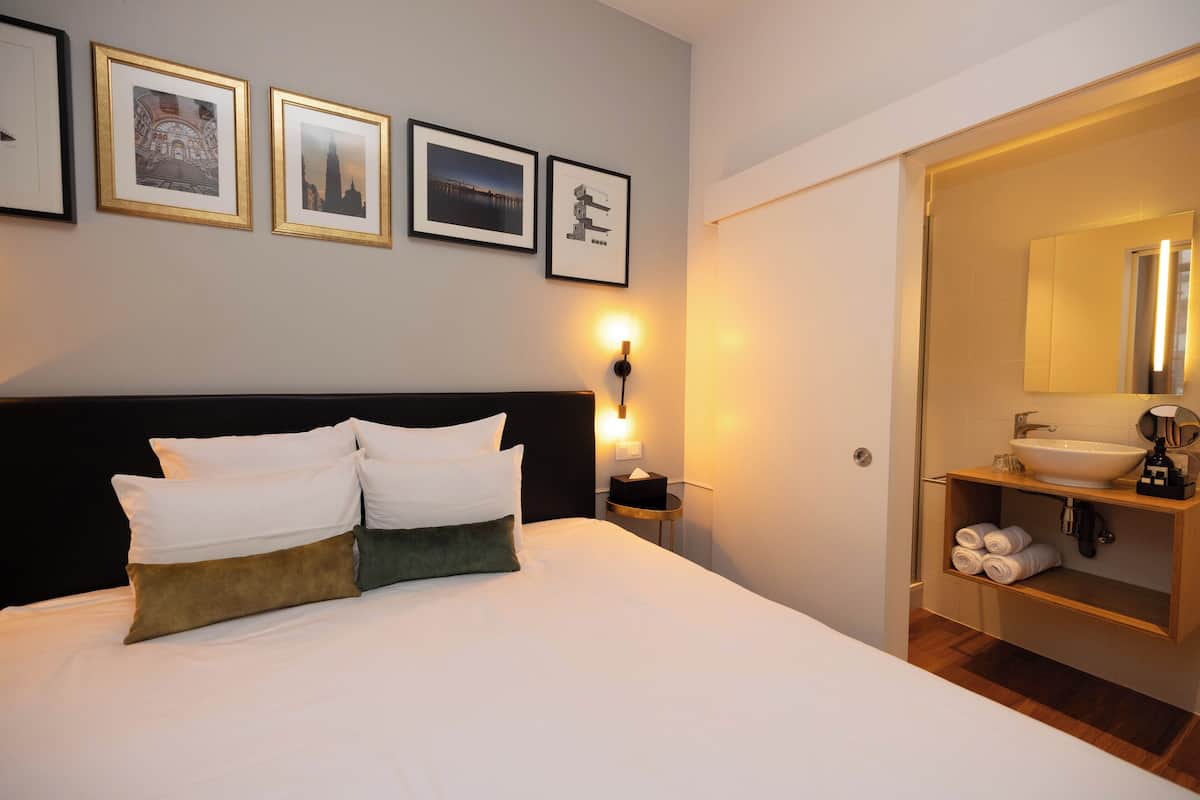 superior double room | 1 bedroom, premium bedding, in-room safe, desk