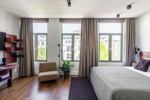 高級  雙人房 | 高級寢具、房內夾萬、書桌、免費 Wi-Fi