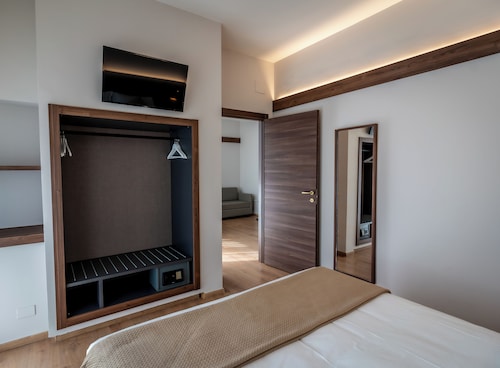 レジデンス ポルタ アル プラート