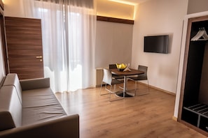 43-inch Smart TV with satellite channels, books -  Residence Porta al Prato (Florence)