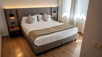 Estúdio clássico, 1 cama de casal ou 2 camas de solteiro (2 people) | Edredons de pluma, camas Select Comfort, cofres nos quartos