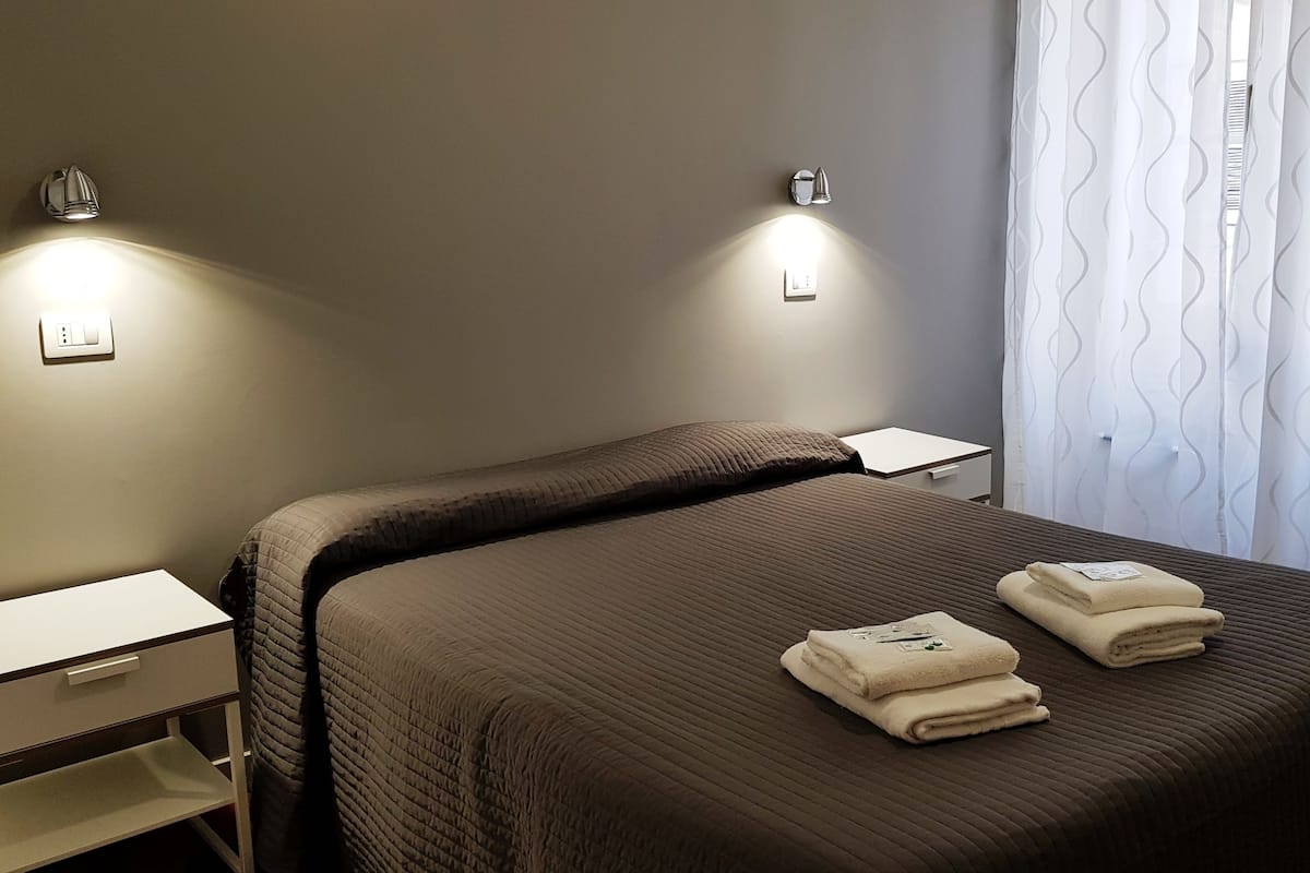 Double Room (private external bathroom)