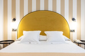 Standard Double Room | In-room safe, desk, free WiFi, bed sheets - Hostal Oriente (Madrid)