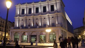 A historic building with classical architecture, featuring arched windows and decorative columns. - Hostal Oriente (Madrid)