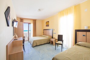 Minibar, in-room safe, desk, soundproofing - Marc Hotel (Vieste)