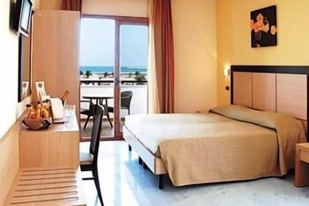 minibar, in-room safe, desk, soundproofing