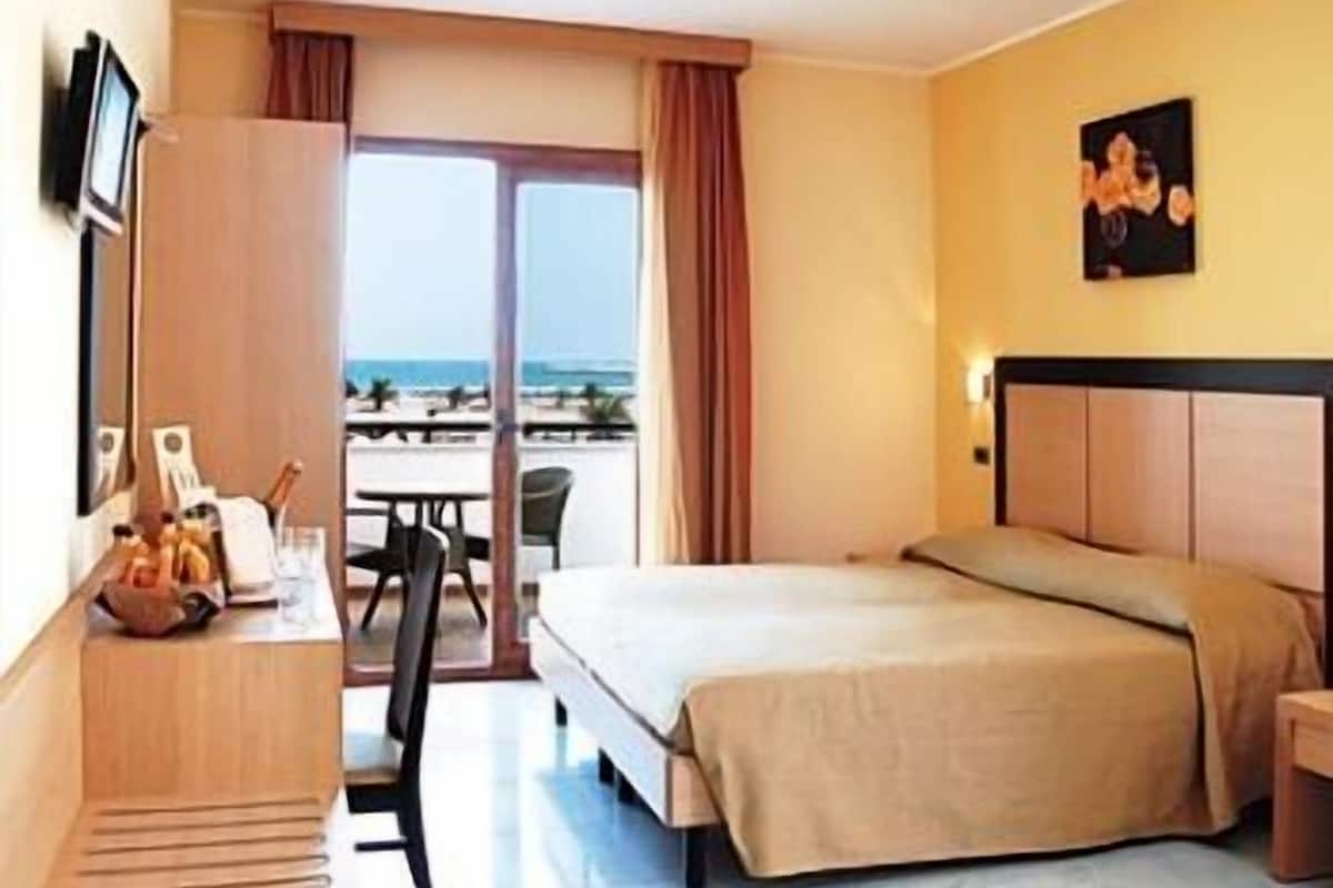 Minibar, in-room safe, desk, soundproofing