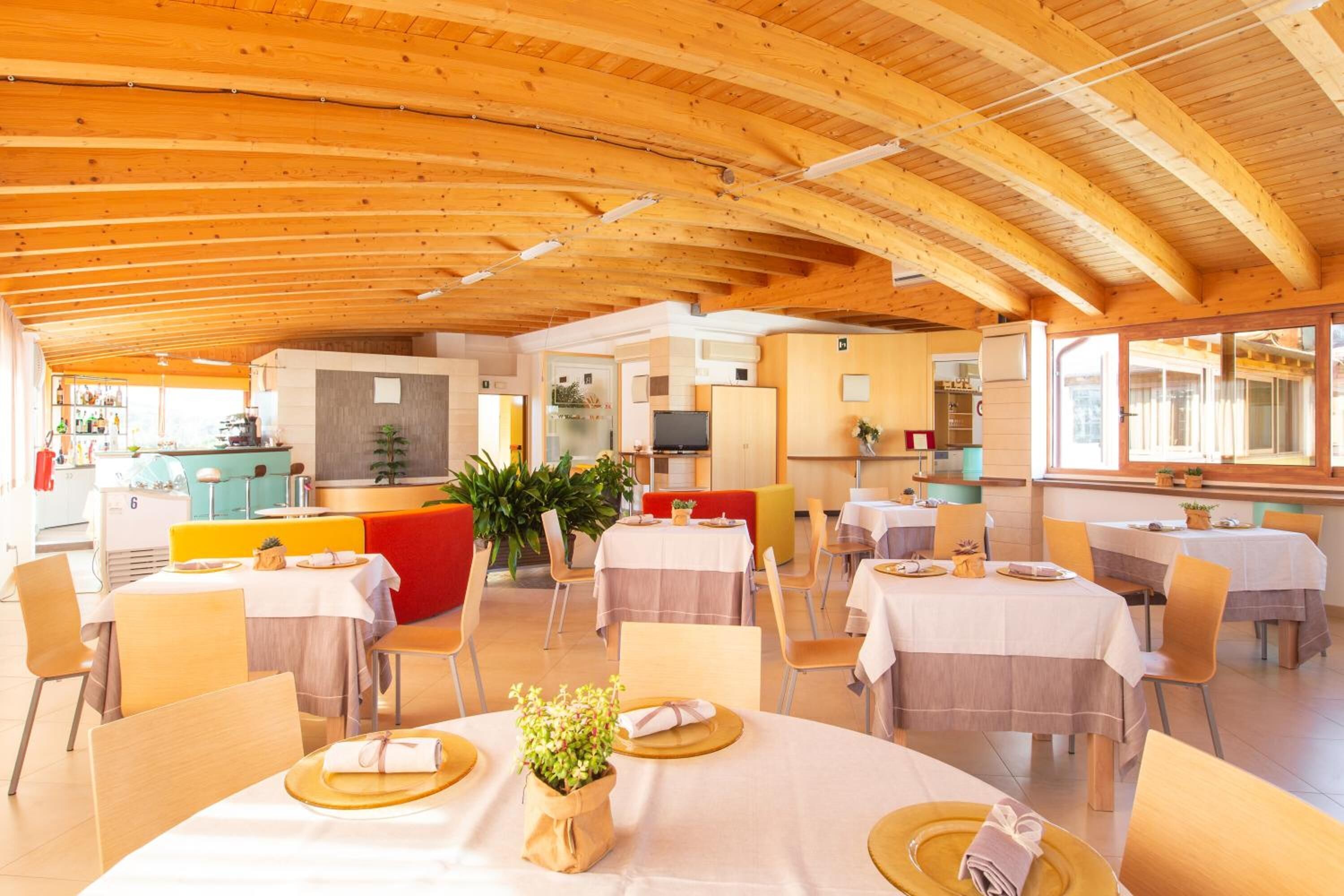 breakfast, lunch, dinner served; sea views