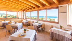 Breakfast, lunch and dinner served  - Marc Hotel (Vieste)