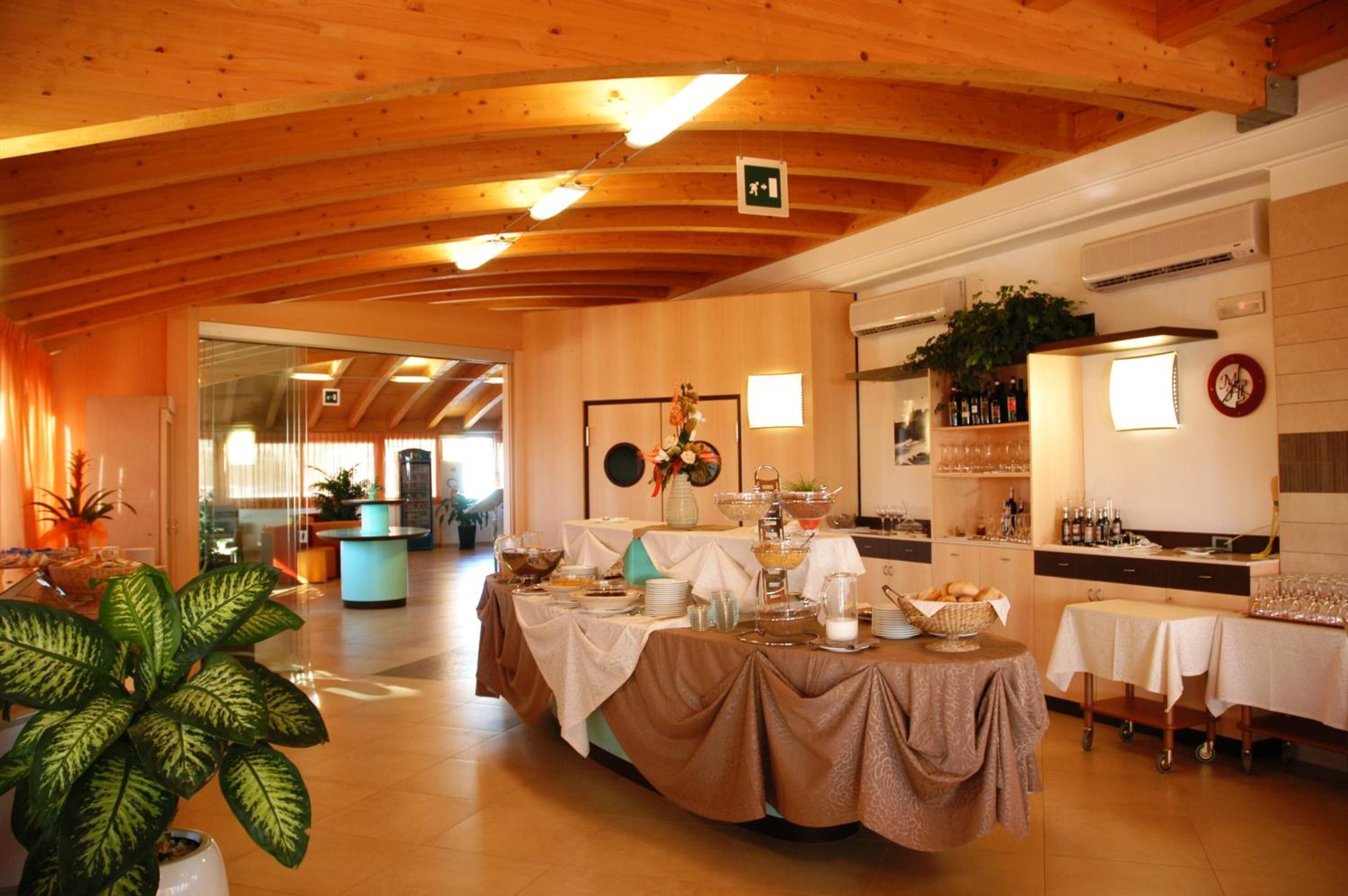 breakfast, lunch, dinner served; sea views