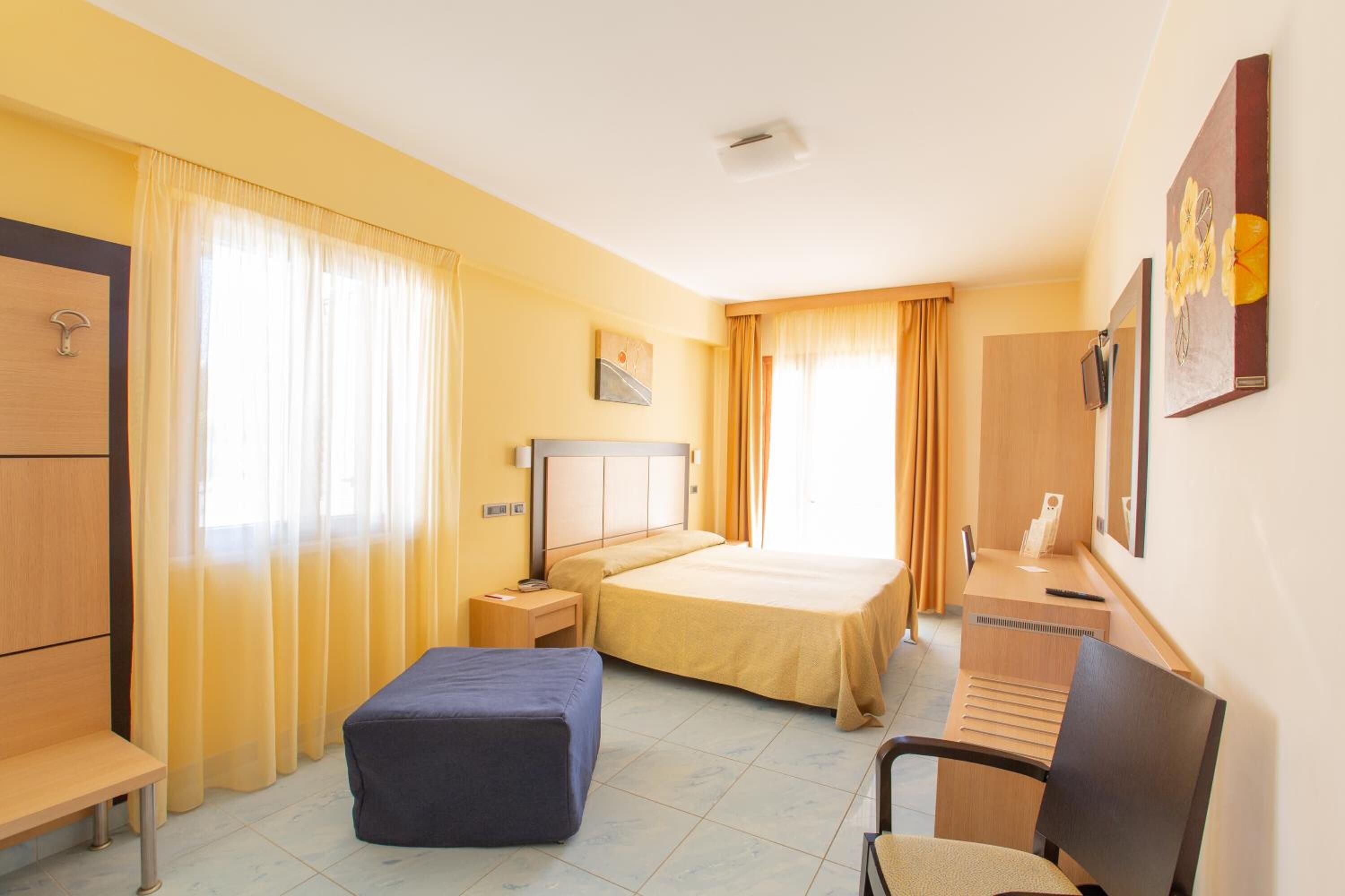 minibar, in-room safe, desk, soundproofing