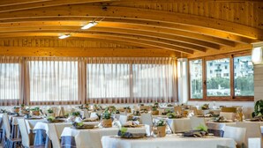 Breakfast, lunch and dinner served  - Marc Hotel (Vieste)