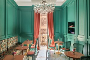 Daily continental breakfast for a fee - Hotel City Palazzo dei Cardinali (Rome)