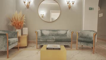 32-inch LCD TV with satellite channels, TV